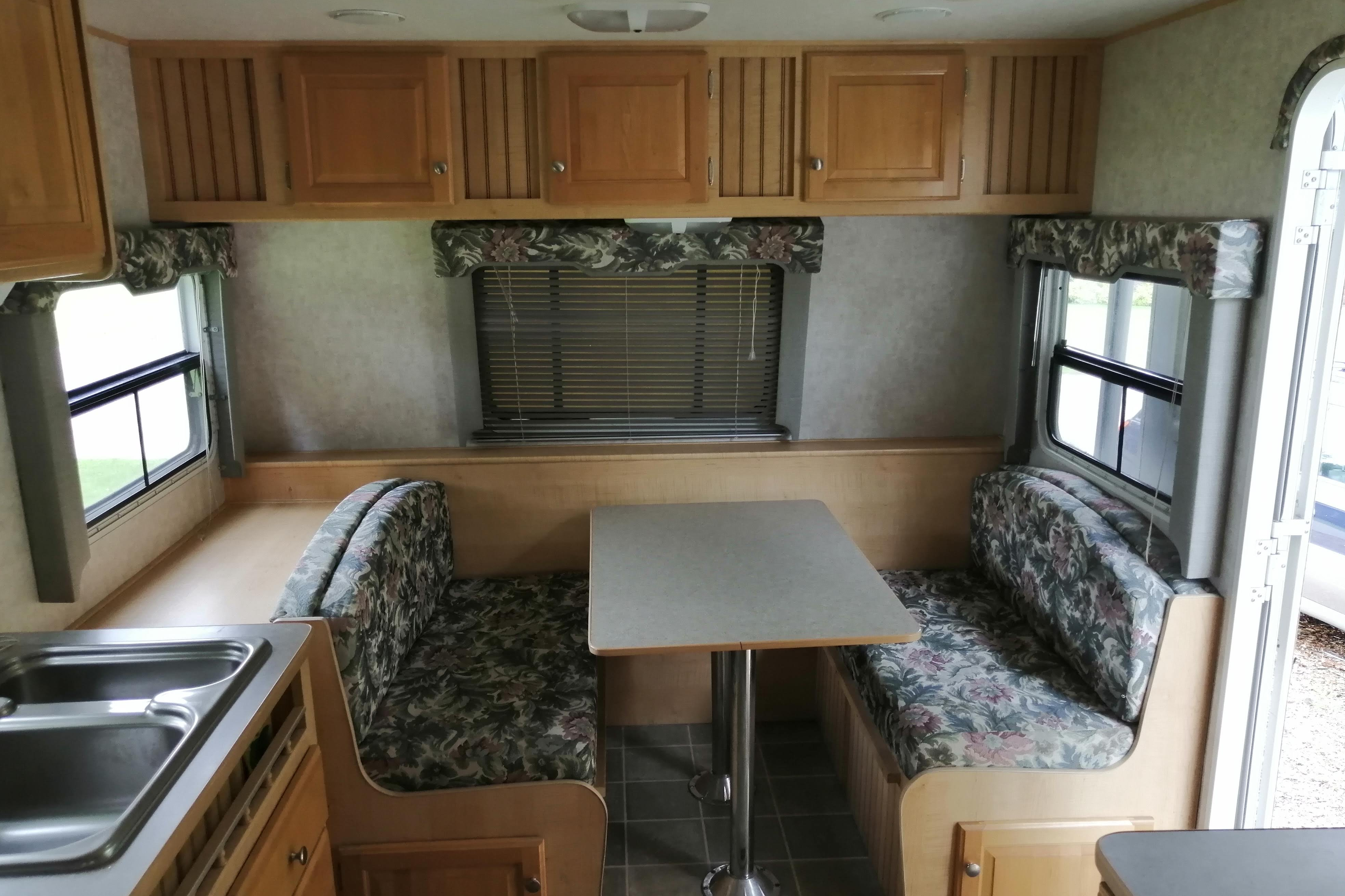 Laura's Trailbay 21FD Travel Trailer