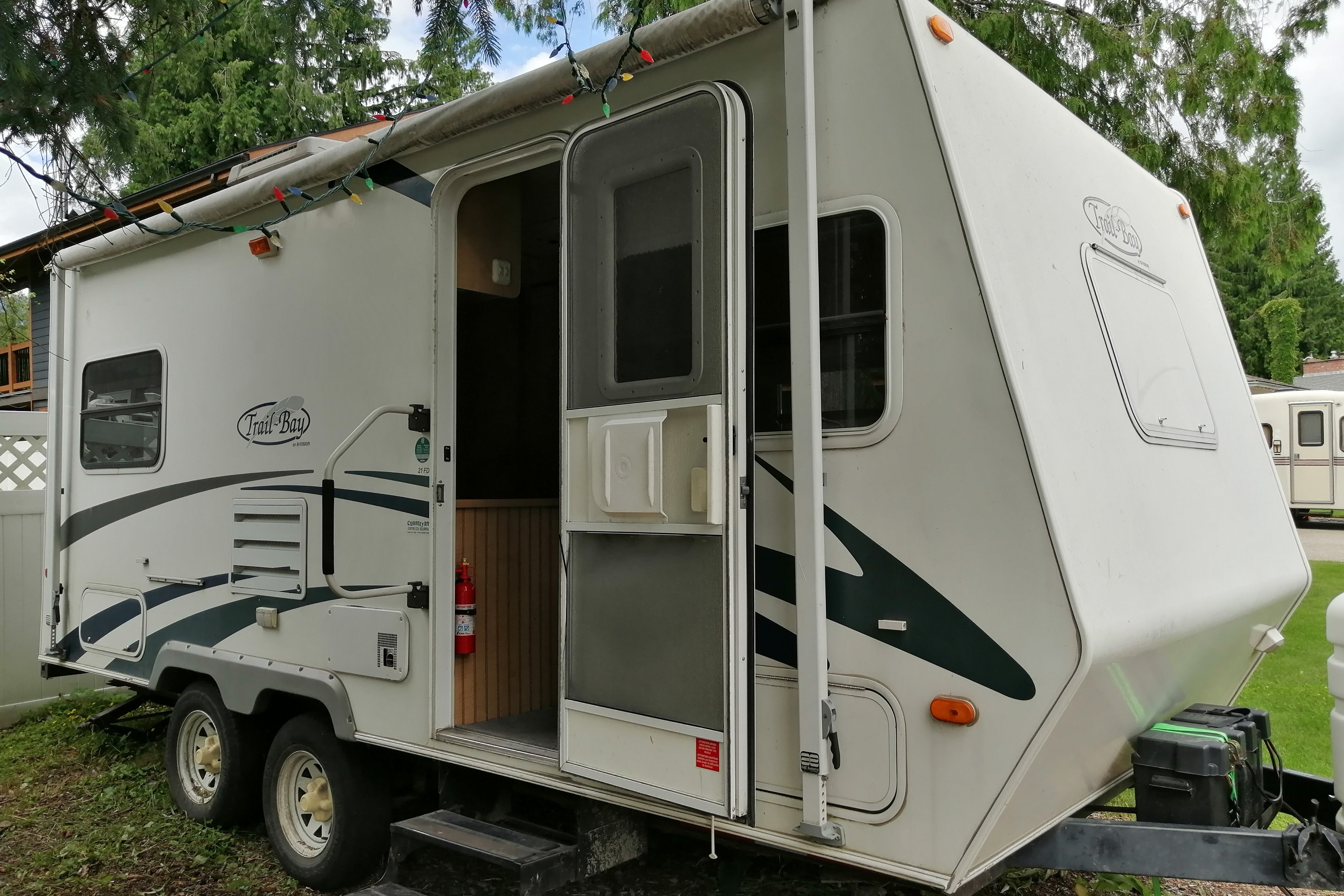 Laura's Trailbay 21FD Travel Trailer