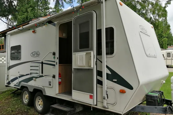 Laura's Trailbay 21FD Travel Trailer