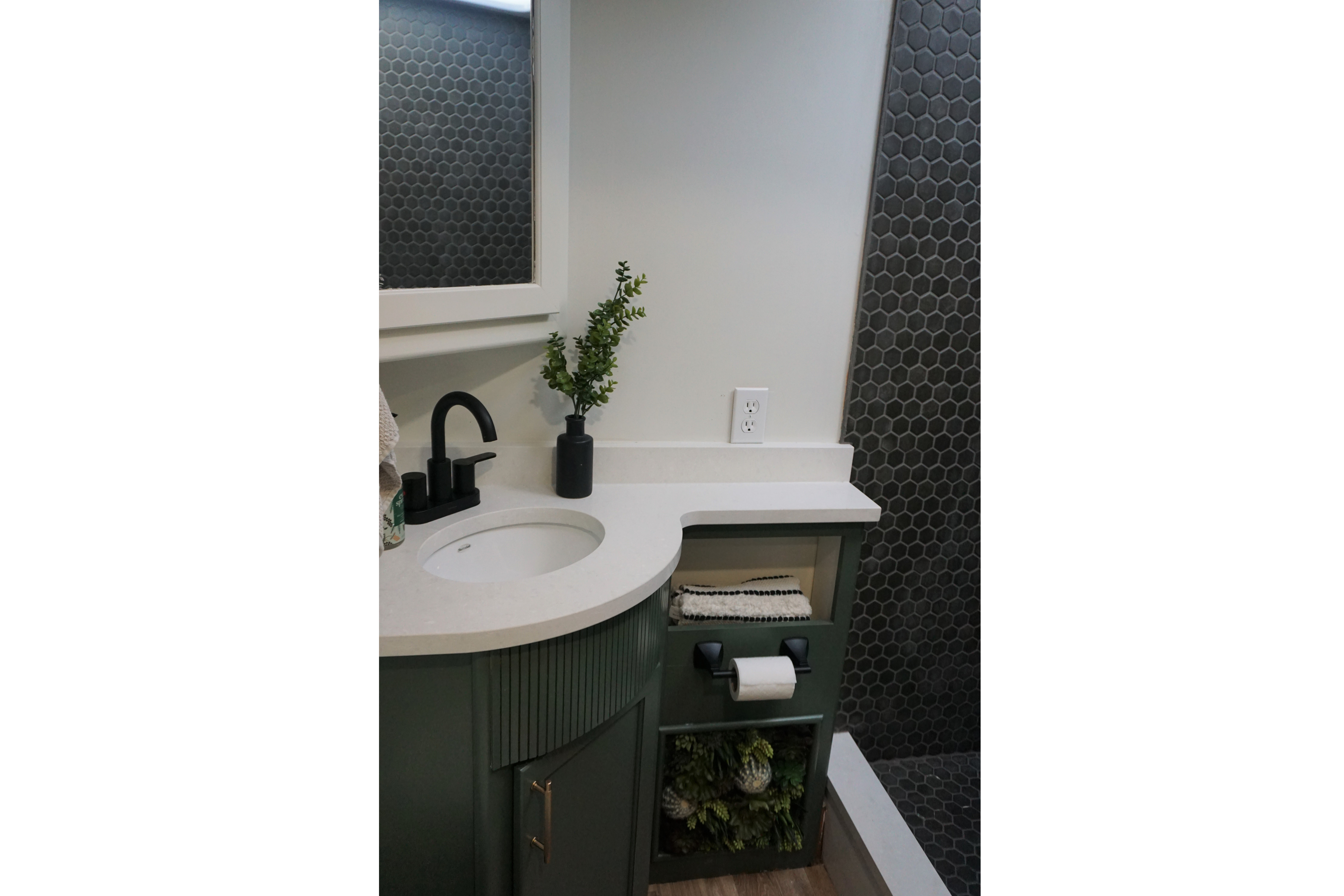 Joy the RV (Completely Renovated Class A)