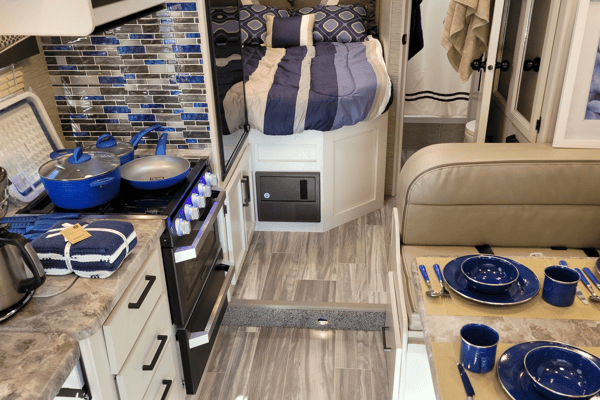 ALL-INCLUSIVE Brand New 2021 Thor Motor Coach Four Winds 22E Class C
