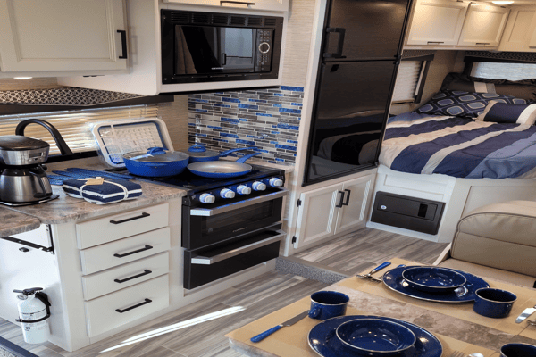 ALL-INCLUSIVE Brand New 2021 Thor Motor Coach Four Winds 22E Class C