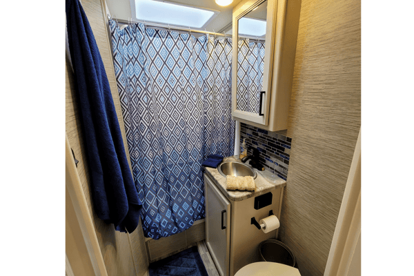 ALL-INCLUSIVE Brand New 2021 Thor Motor Coach Four Winds 22E Class C