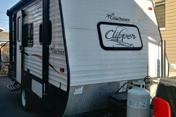 Petite roulotte toute equippée. $$Spécial$$ pour l'été si fixe dans un camping 30$/jour minimum 2 mois