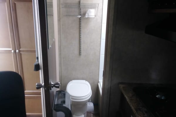 Petite roulotte toute equippée. $$Spécial$$ pour l'été si fixe dans un camping 30$/jour minimum 2 mois
