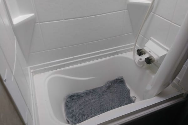 Petite roulotte toute equippée. $$Spécial$$ pour l'été si fixe dans un camping 30$/jour minimum 2 mois