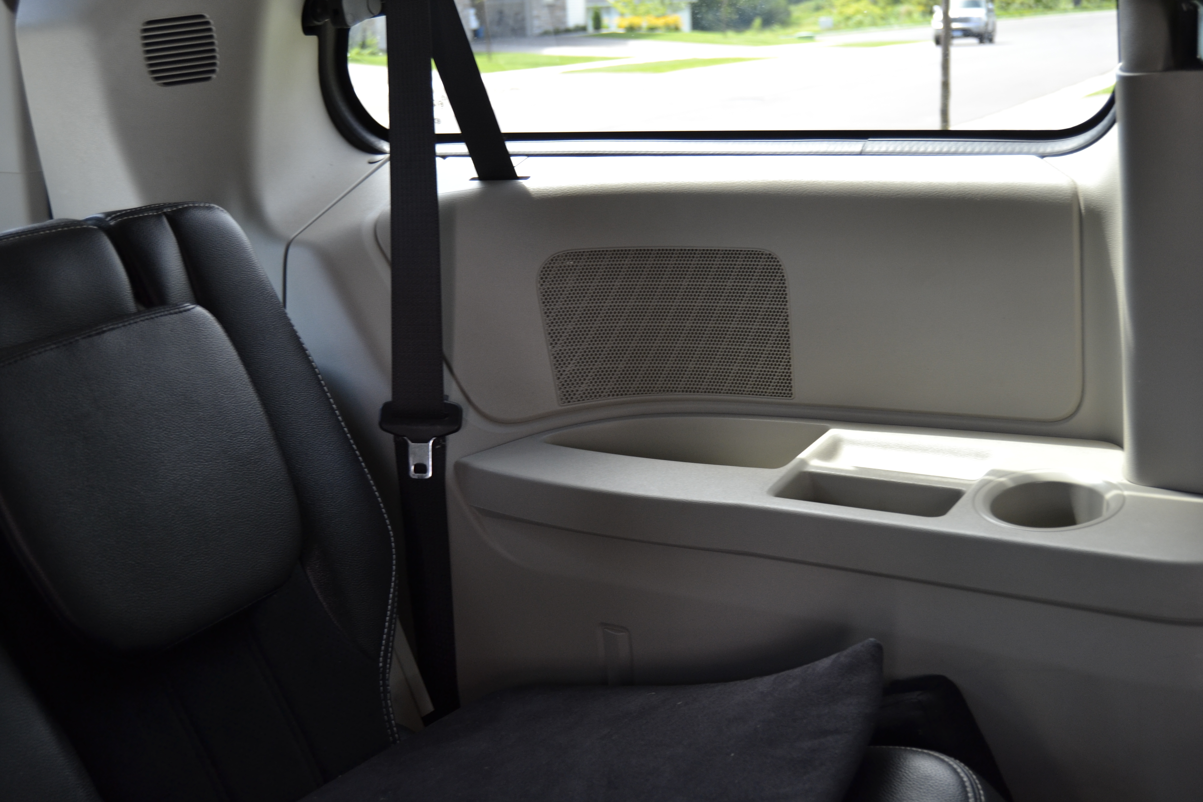 Fuel Efficient, Easy to Drive Campervan! Seats/Sleeps 4 adults, 5 w/kids!