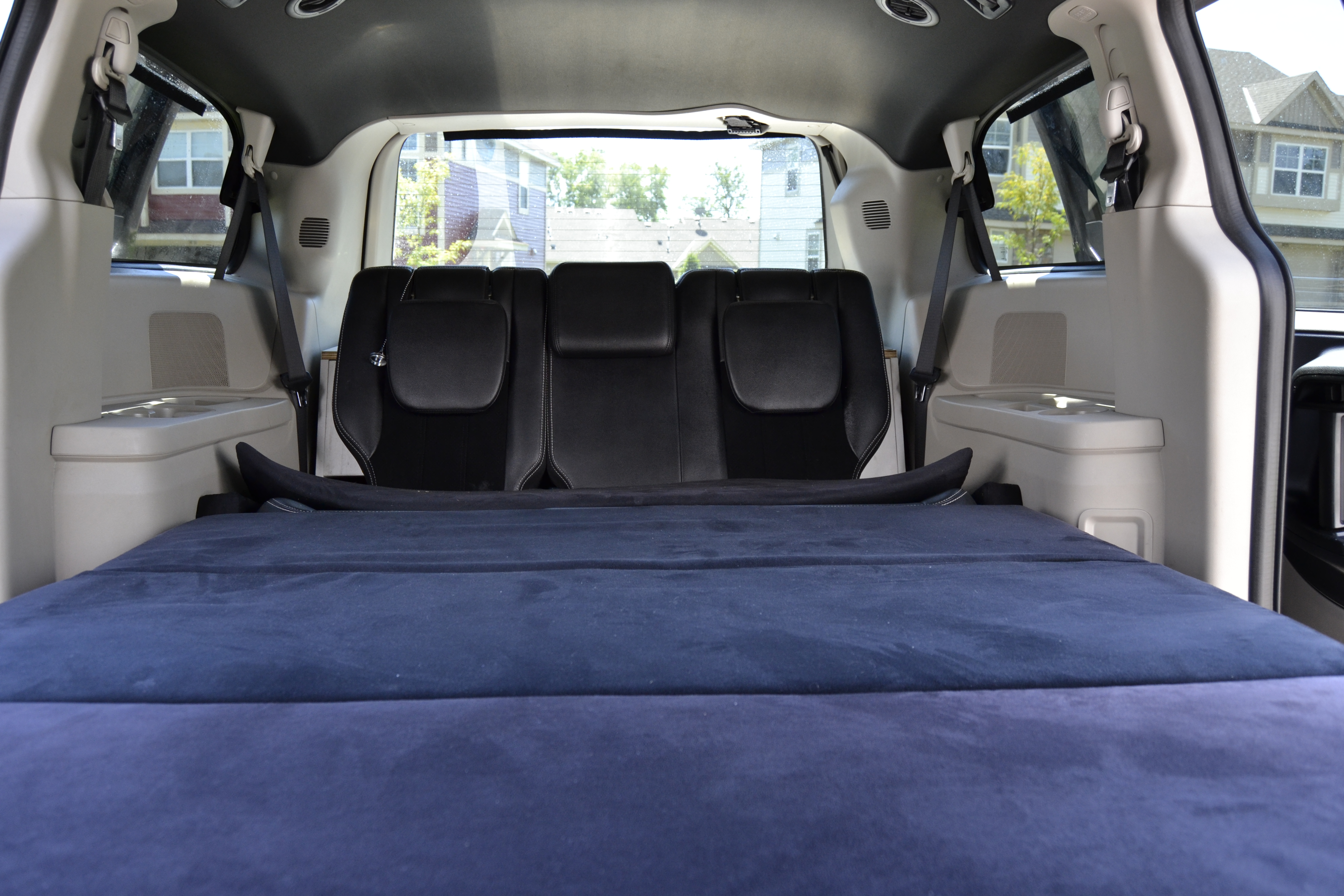 Fuel Efficient, Easy to Drive Campervan! Seats/Sleeps 4 adults, 5 w/kids!