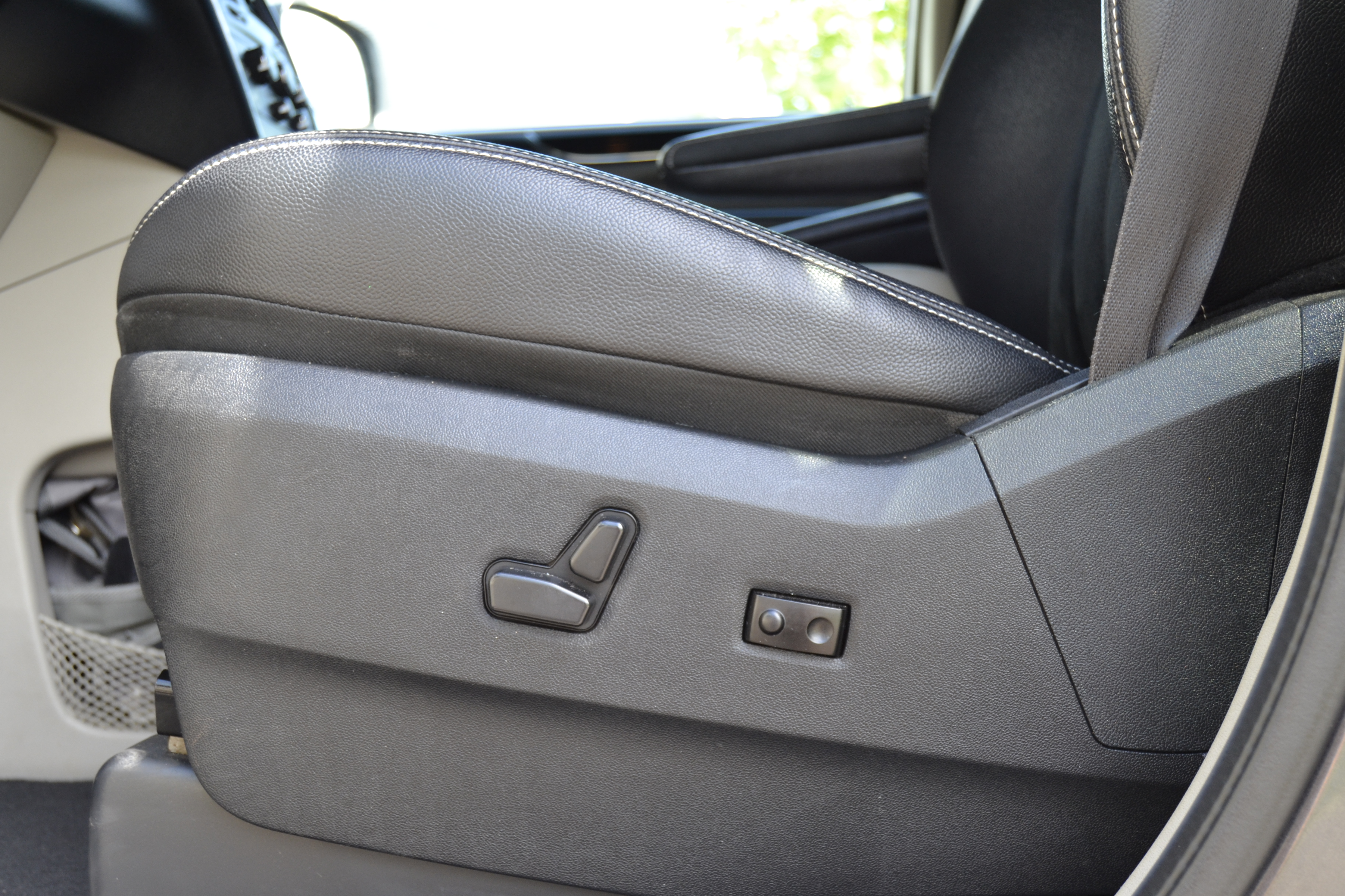 Fuel Efficient, Easy to Drive Campervan! Seats/Sleeps 4 adults, 5 w/kids!