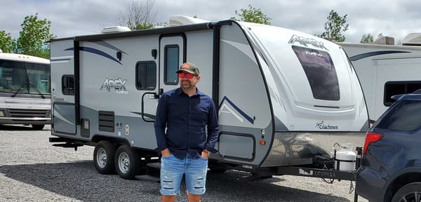 La Queen - Coachmen Apex Nano