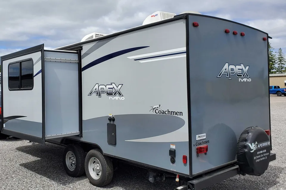 La Queen - Coachmen Apex Nano