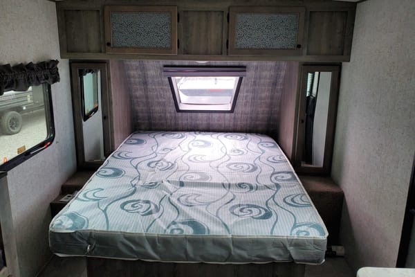 La Queen - Coachmen Apex Nano