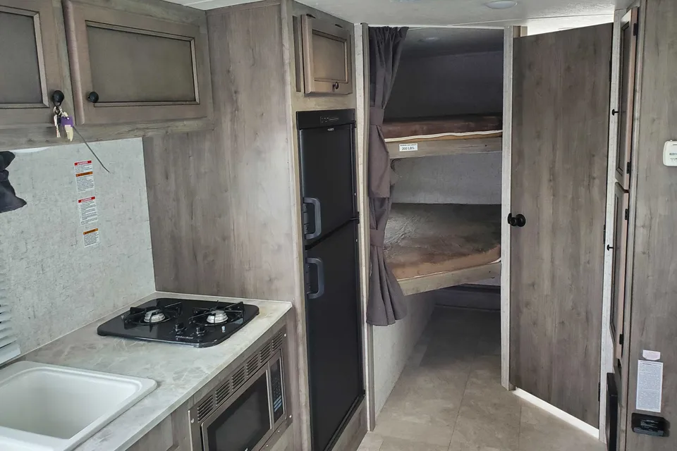 La Queen - Coachmen Apex Nano