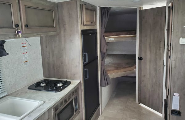 La Queen - Coachmen Apex Nano