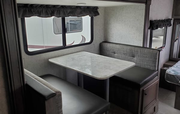La Queen - Coachmen Apex Nano