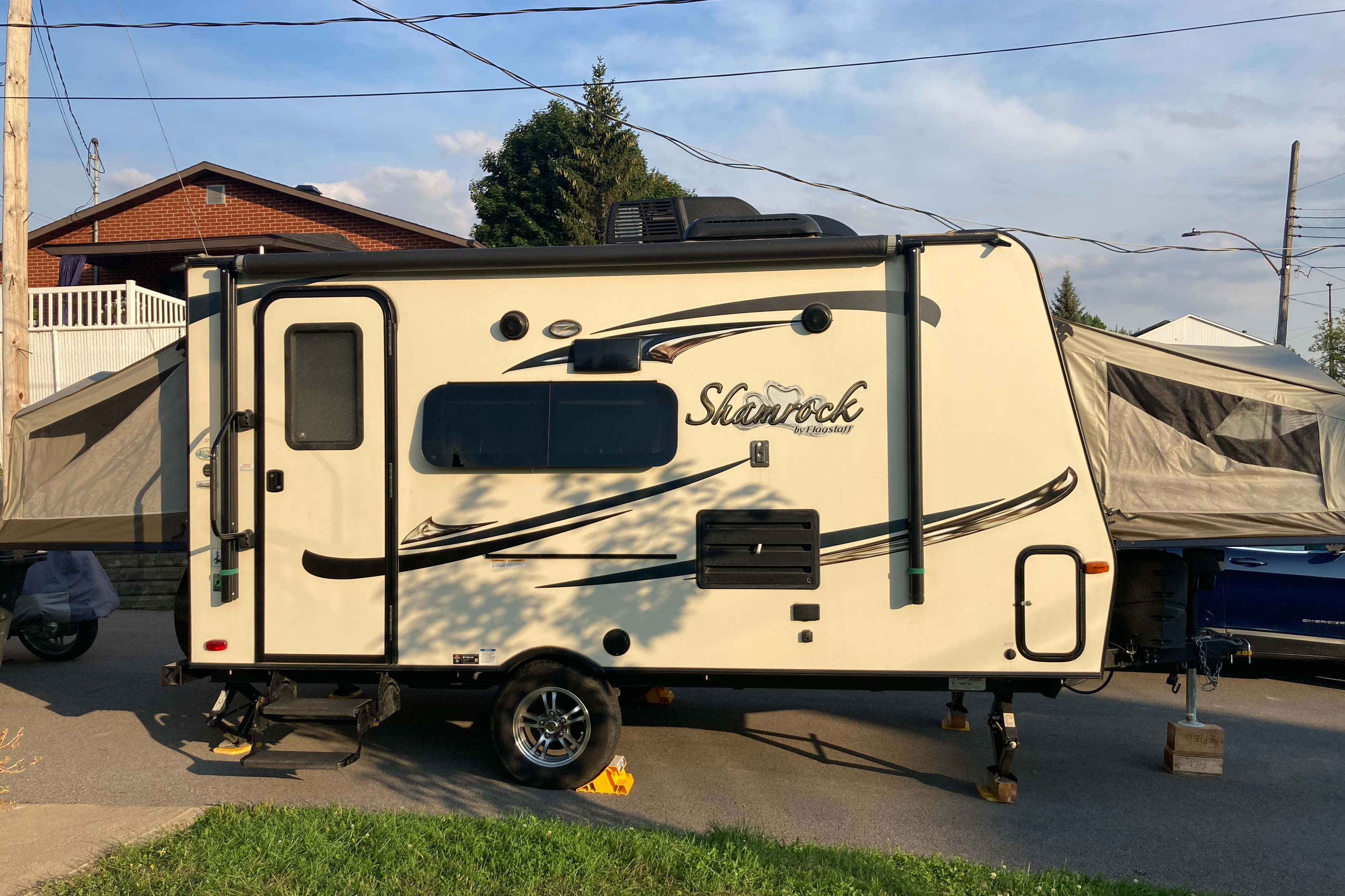 Shamrock 17’ Hybride 