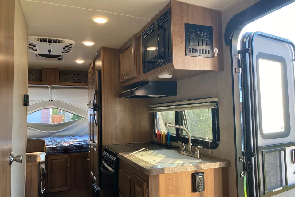 Shamrock 17’ Hybride 