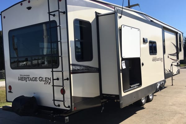 Rick 's Forest River Wildwood Heritage Glen LTZ Fifth Wheel