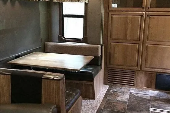 Thomas's Shasta Phoenix 35bh Fifth Wheel