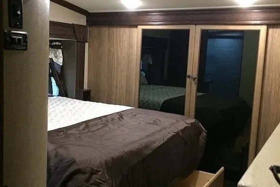 Thomas's Shasta Phoenix 35bh Fifth Wheel