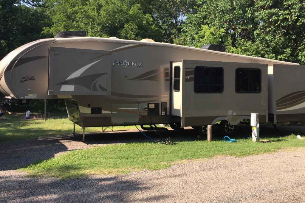 Thomas's Shasta Phoenix 35bh Fifth Wheel