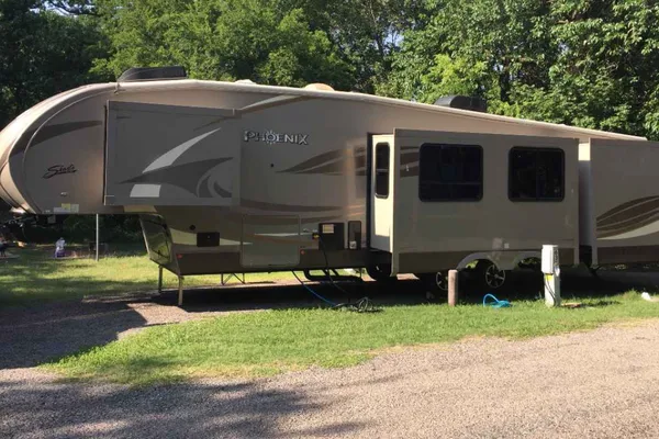 Thomas's Shasta Phoenix 35bh Fifth Wheel