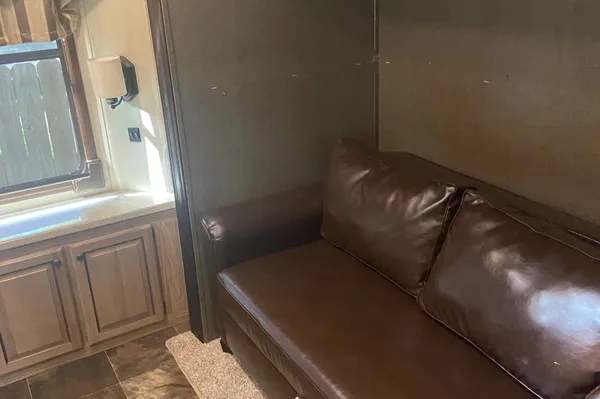 Thomas's Shasta Phoenix 35bh Fifth Wheel