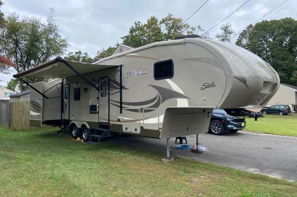 Thomas's Shasta Phoenix 35bh Fifth Wheel