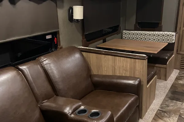 Thomas's Shasta Phoenix 35bh Fifth Wheel