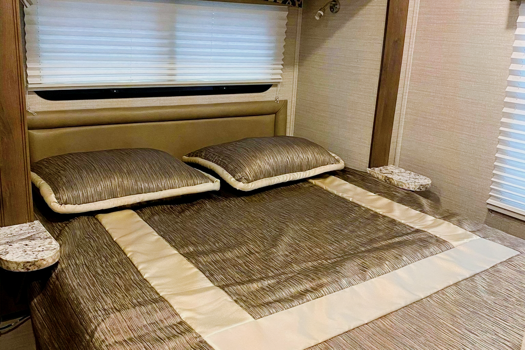 The Freedom with Jayco REDHAWK Classe C 