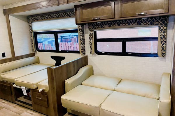 The Freedom with Jayco REDHAWK Classe C