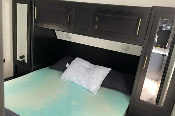 Brand new 2021 cherokee limited trailer