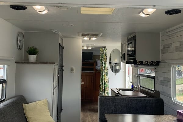 Benny’s Bunkhouse R Vision Trail Cruiser Travel Trailer