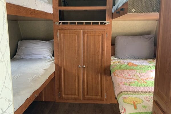Benny’s Bunkhouse R Vision Trail Cruiser Travel Trailer