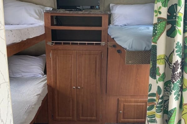 Benny’s Bunkhouse R Vision Trail Cruiser Travel Trailer