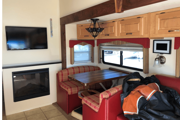 Class A Toyhauler 8 persons wheelchair access + garage for motorcycle, golfcart, ATV, 37 feet long