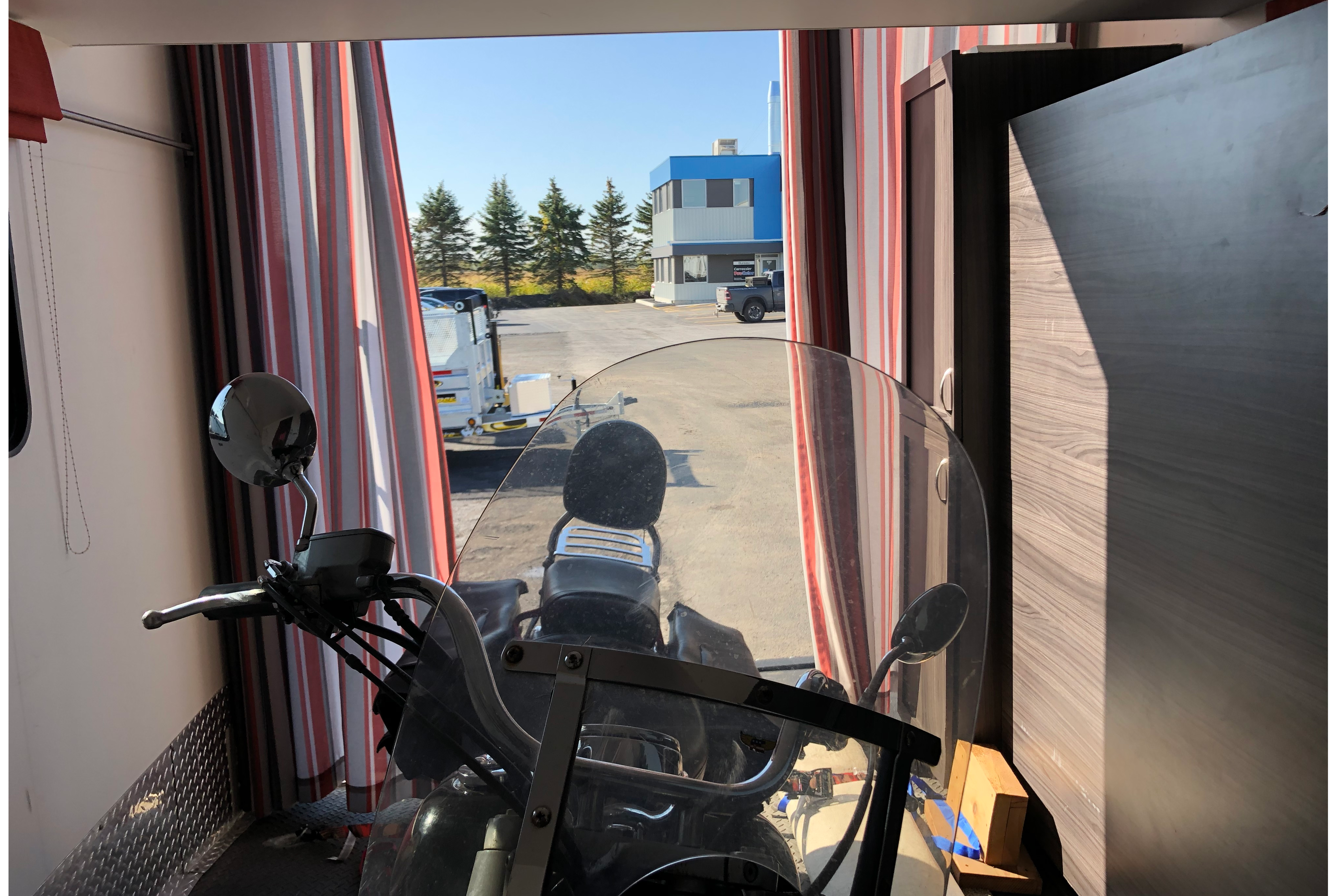 Class A Toyhauler 8 persons wheelchair access + garage for motorcycle, golfcart, ATV, 37 feet long