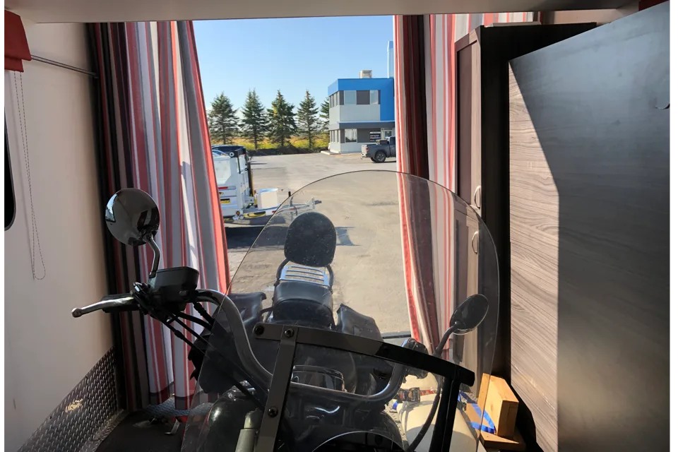 Class A Toyhauler 8 persons wheelchair access + garage for motorcycle, golfcart, ATV, 37 feet long