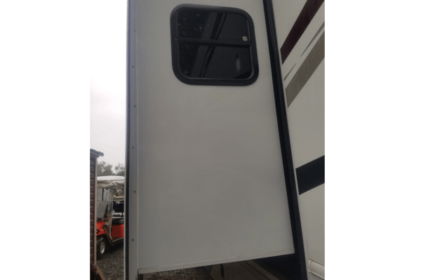 Class A Toyhauler 8 persons wheelchair access + garage for motorcycle, golfcart, ATV, 37 feet long