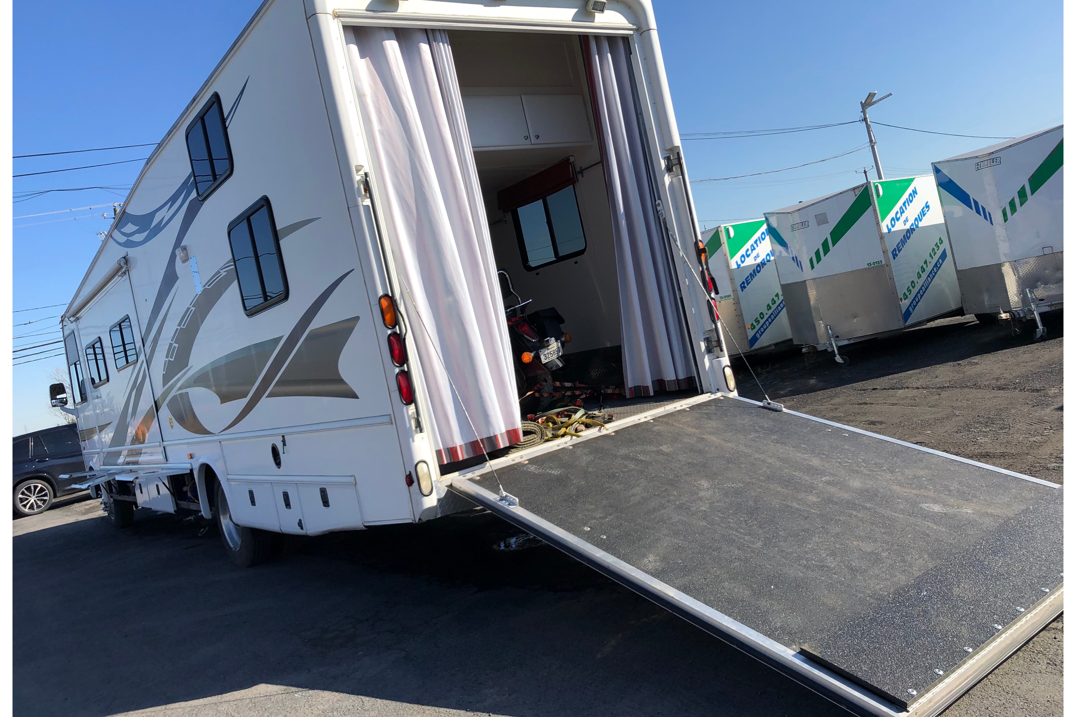Class A Toyhauler 8 persons wheelchair access + garage for motorcycle, golfcart, ATV, 37 feet long