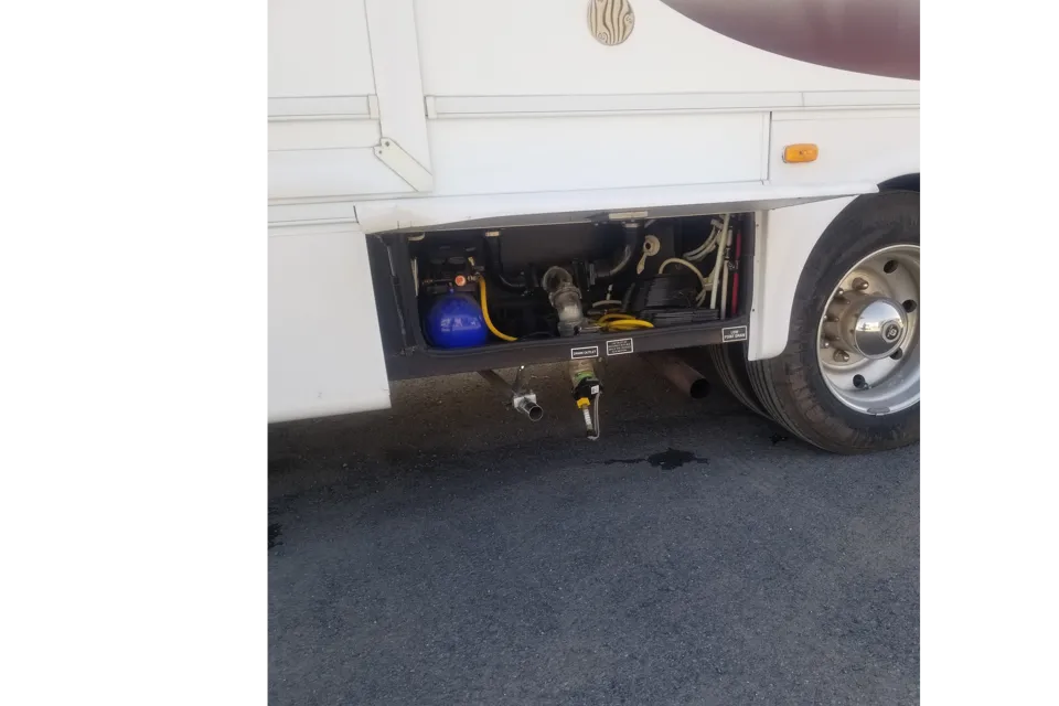 Class A Toyhauler 8 persons wheelchair access + garage for motorcycle, golfcart, ATV, 37 feet long
