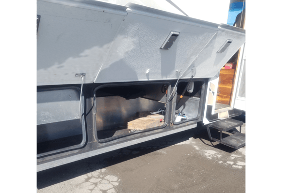 Class A Toyhauler 8 persons wheelchair access + garage for motorcycle, golfcart, ATV, 37 feet long