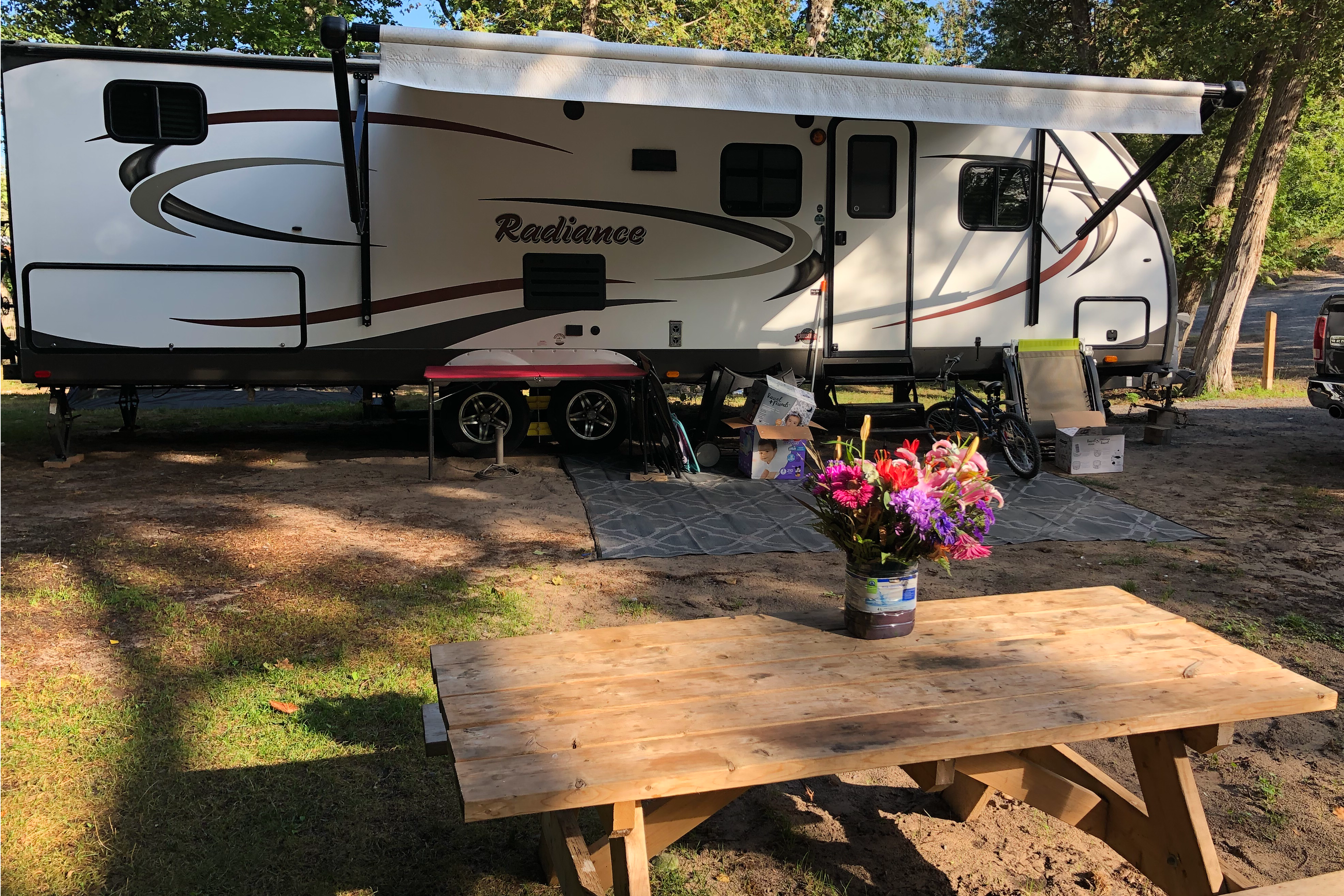 Stefan's Radiance  28QBHS Travel Trailer