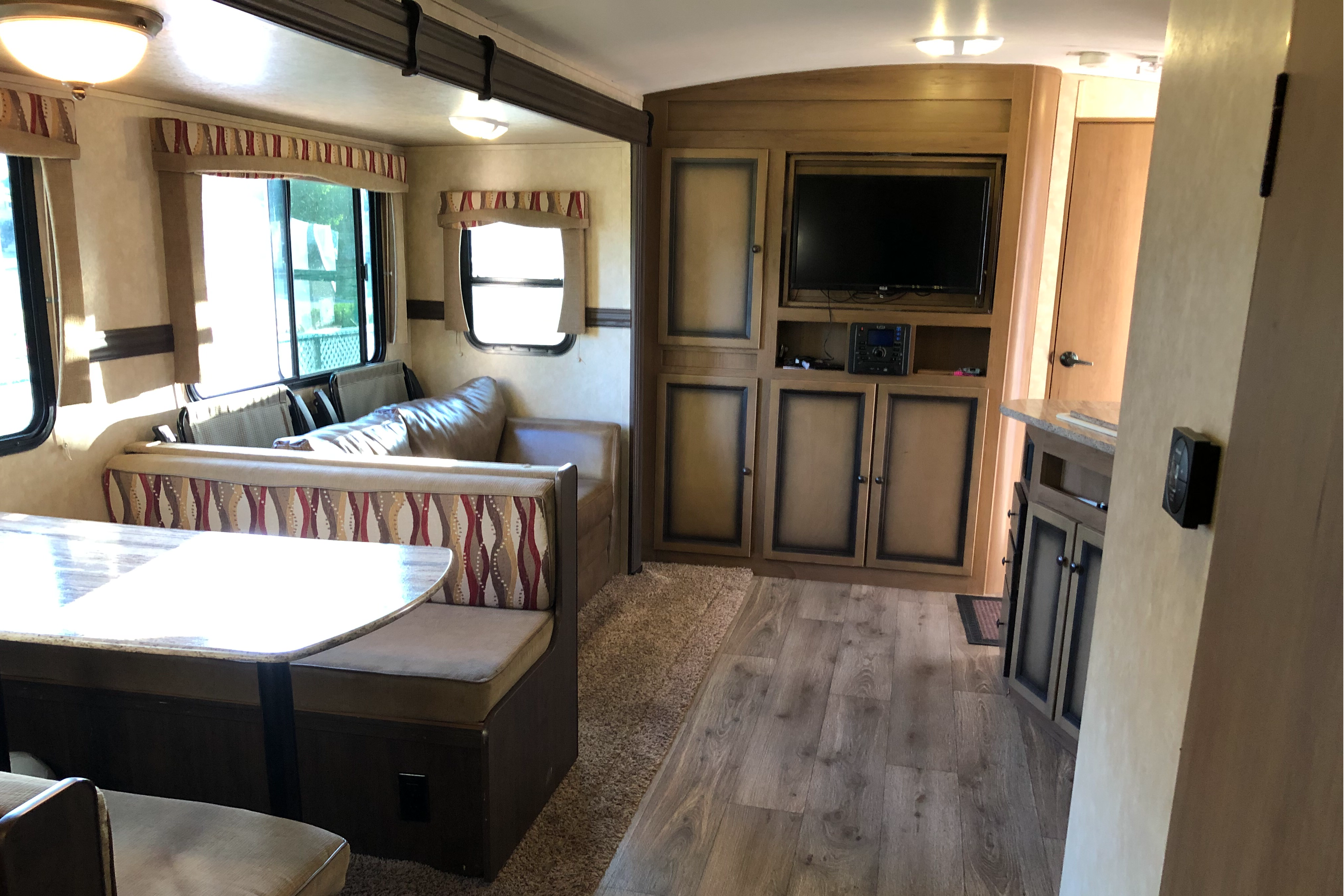 Stefan's Radiance  28QBHS Travel Trailer