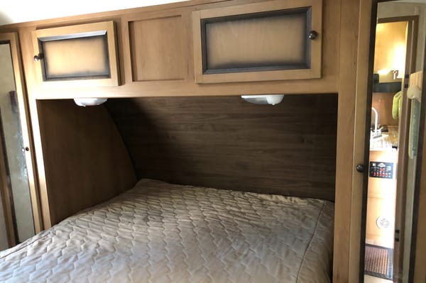 Stefan's Radiance 28QBHS Travel Trailer