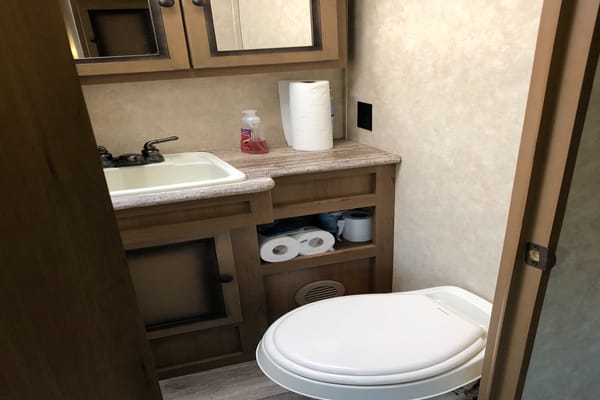 Stefan's Radiance 28QBHS Travel Trailer