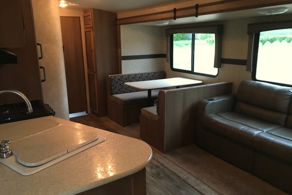 Christina's 2016 Cruiser Viewfinder lite Cruiser Travel Trailer