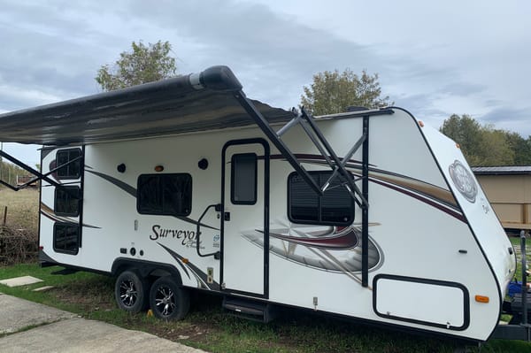 Surveyor Sport 26ft Triple bunks!