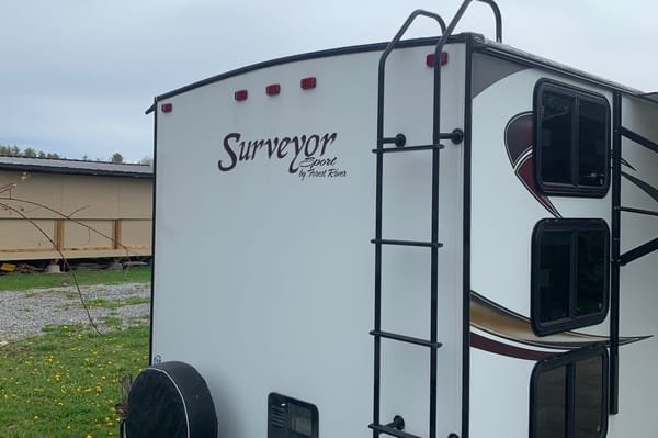 Surveyor Sport 26ft Triple bunks!
