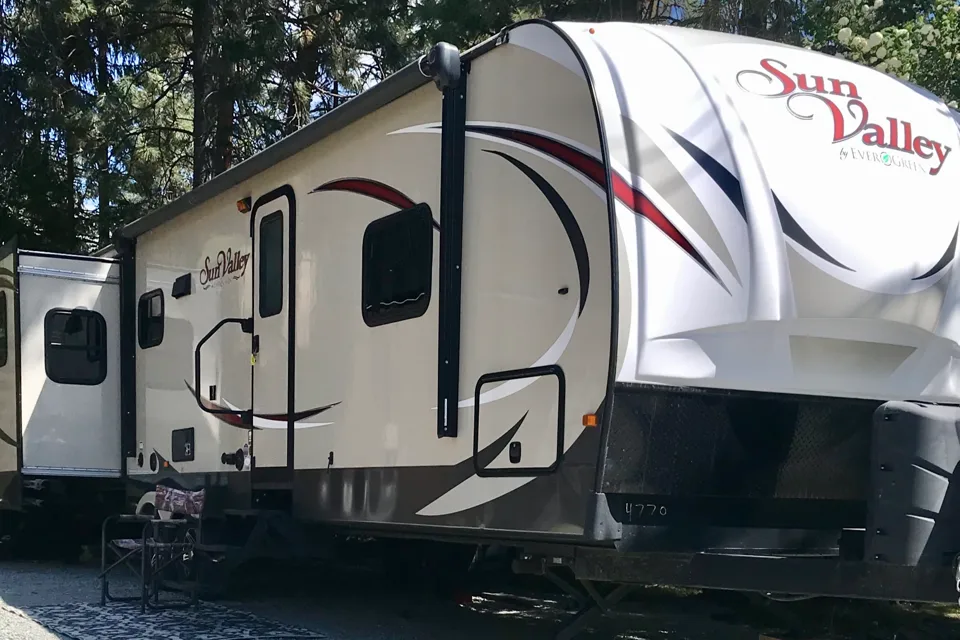 *Turn key* Fully loaded Luxury Rental*  32’ Sunvalley *Delivery Only